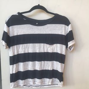 American Eagle XS girls pocket tee